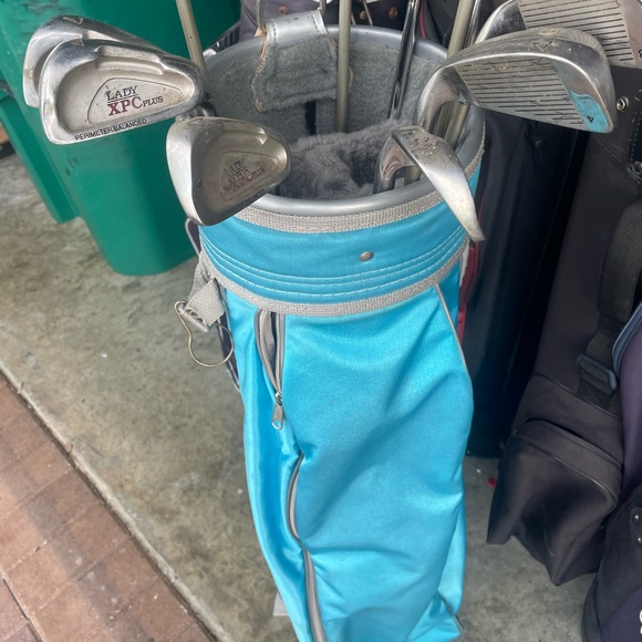 womans golf set 10 pc in right hand 
Graphite shafts in L - Picture 4 of 15